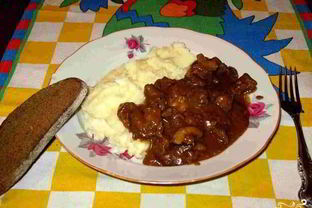 Гуляш из баранины с подливкой