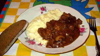 Гуляш из баранины с подливкой