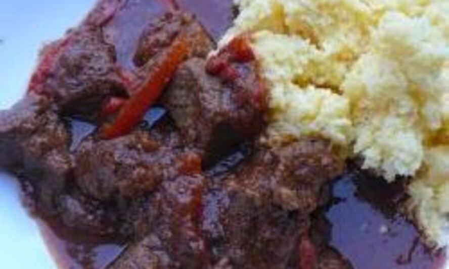 Рецепт гуляша из говядины с луком и сладким перцем