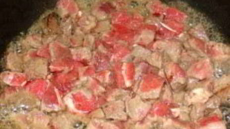 гуляш из говядины со сметаной