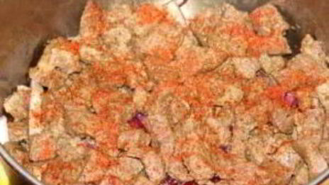 гуляш из говядины со сметаной