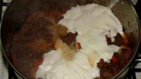 гуляш из говядины со сметаной