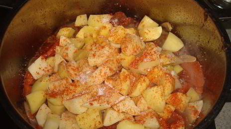 гуляш из красной фасоли и курицы