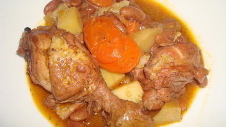 гуляш из красной фасоли и курицы