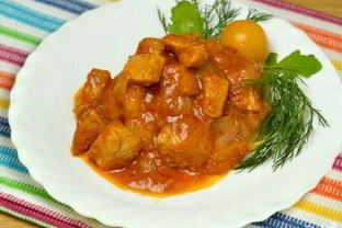 Гуляш из свинины на сковороде