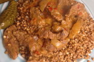 Гуляш из свинины с овощами