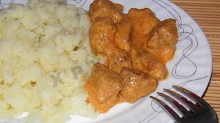 Гуляш из свинины в мультиварке