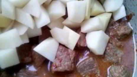 гуляш по-венгерски с клецками