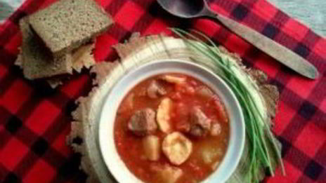 гуляш по-венгерски с клецками