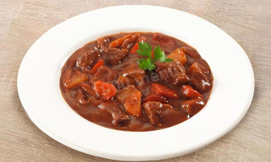 Рецепт гуляша с овощами в соусе демиглас