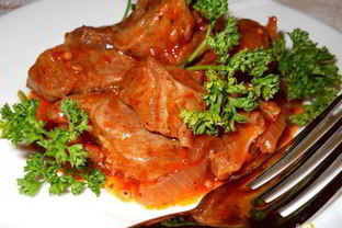 Гуляш телячий в томатном соусе