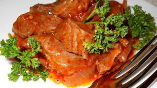 Гуляш телячий в томатном соусе