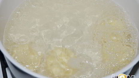 картофельные клецки с гуляшом из свинины