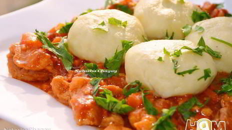 картофельные клецки с гуляшом из свинины