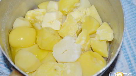 картофельные клецки с гуляшом из свинины