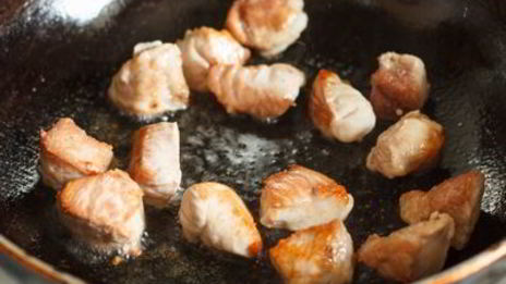 свинина, тушенная с капустой a la гуляш