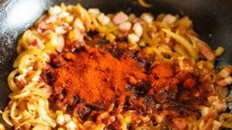 свинина, тушенная с капустой a la гуляш