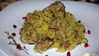 Томленый в сельдерее гуляш с булгуром