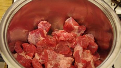 томленый в сельдерее гуляш с булгуром