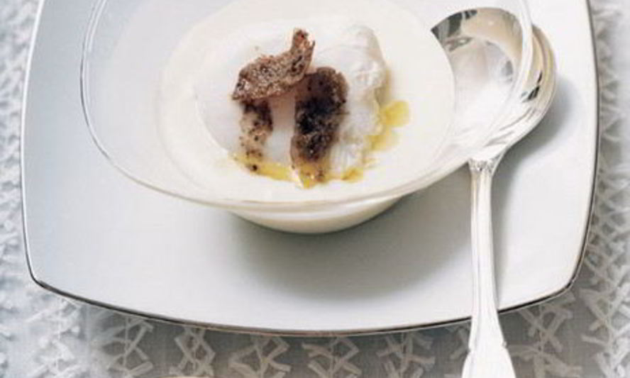 Рецепт картофельного пюре с яйцами пашот и белым трюфелем