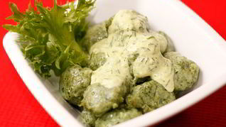 Картофельные клецки со шпинатом