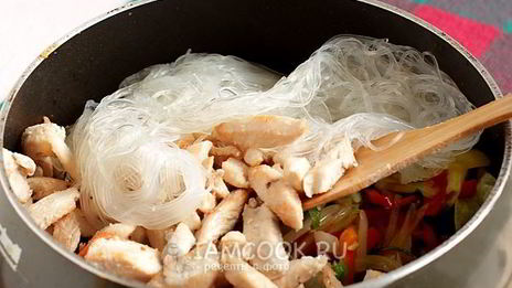 китайская лапша с курицей