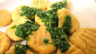 Клецки из тыквы с кориандром Алмонд Песто