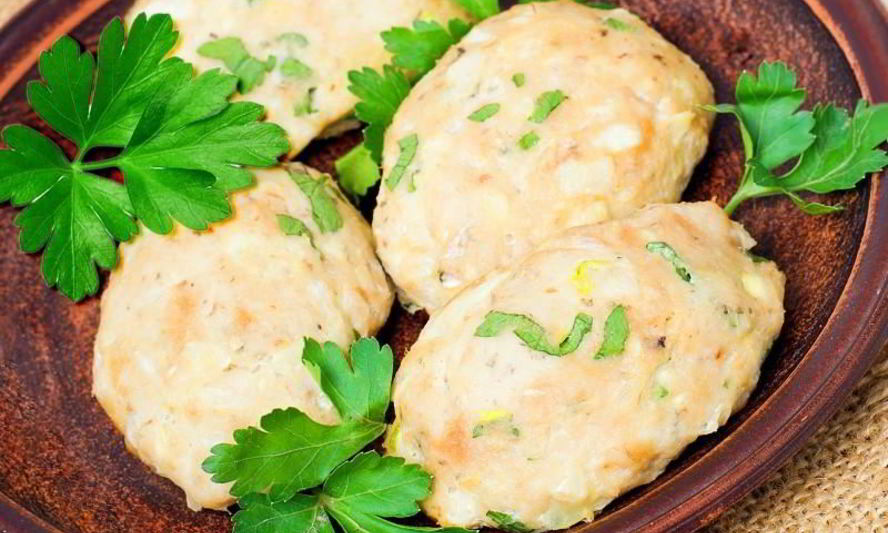 Рецепт диетических котлет из минтая