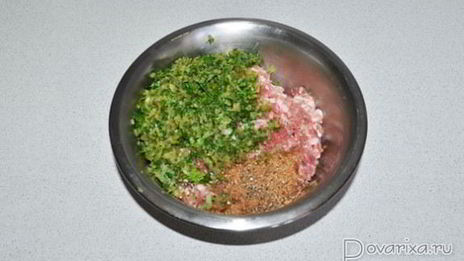 котлеты из фарша с маринованными огурчиками