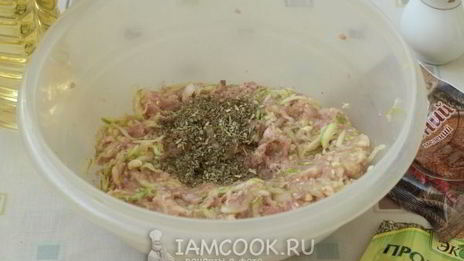 котлеты из индейки с кабачком
