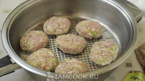 котлеты из индейки с кабачком