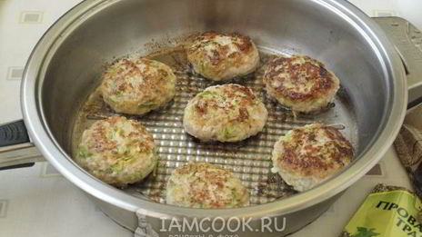 котлеты из индейки с кабачком