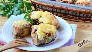 Котлеты под шубой с помидорами и сыром