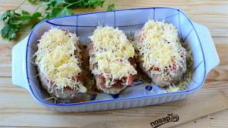 котлеты под шубой с помидорами и сыром