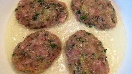 куриные котлеты с кабачком и зеленью