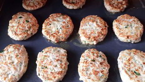 куриные котлеты с кабачком и зеленью