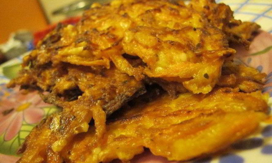 Рецепт морковных котлет с пармезаном, чесноком и пряными травками