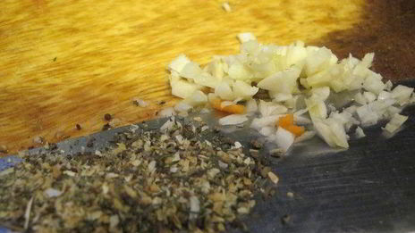 морковные котлеты с пармезаном, чесноком и пряными травками