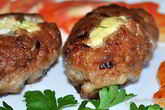 Мясные котлеты с пикантной начинкой