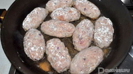 мясные котлеты с пикантной начинкой