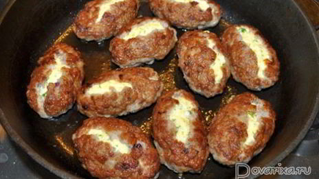 мясные котлеты с пикантной начинкой