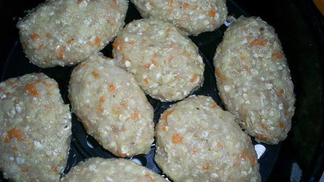 паровые куриные котлетки с овощами и овсянкой