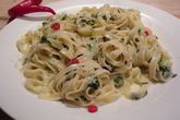 Лапша под соусом Горгонзола со шпинатом