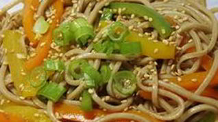 Лапша Удон с овощами и кунжутной заправкой