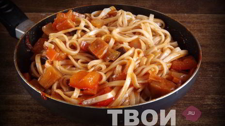 лапша удон с овощами в кисло-сладком соусе