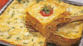 Лазанья с фаршем, капустой и острым сыром