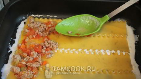 лазанья с фаршем, помидорами и сыром