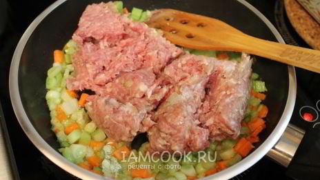 лазанья с фаршем, помидорами и сыром