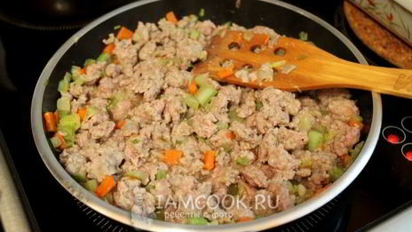 лазанья с фаршем, помидорами и сыром