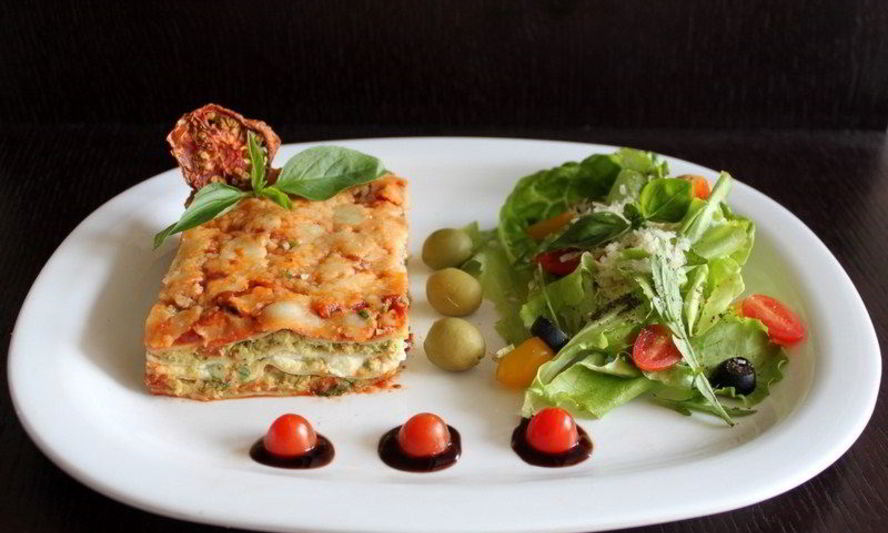 Рецепт лазаний с курицей, рикоттой и соусом песто